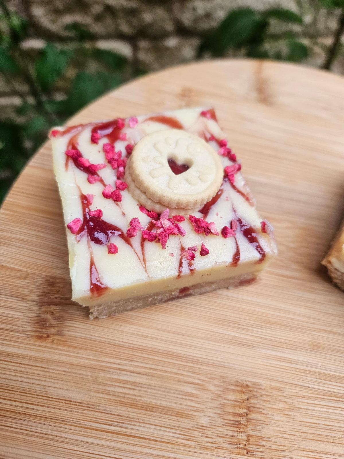 Jammie Dodger Traybake